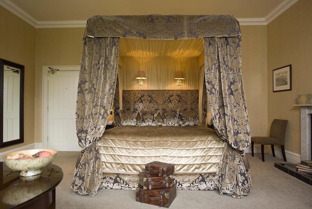 マー ホール ゴルフ＆スパ リゾート ビショップトン エクステリア 写真 A four-poster bed
